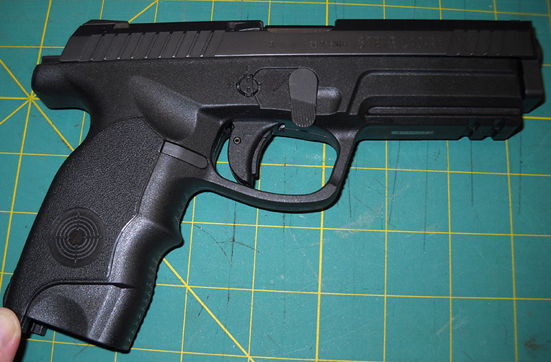 Steyr L40-A1, right side, with takedown lever unlocked